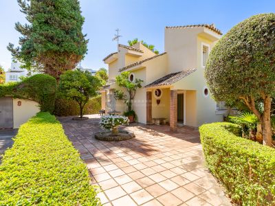 Villa avec beaucoup de charme et de nombreuses possibilités d'extension dans Casablanca, sur le Golden Mile à Marbella