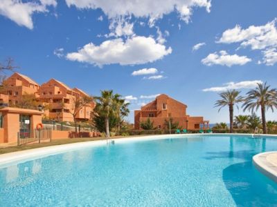 Fantástico apartamento arrendado con una rentabilidad bruta del 5,8%, muy amplio y luminoso en Elviria, Marbella