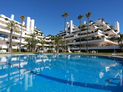 Espectacular apartamento de estilo moderno y totalmente reformado en Las Terrazas, Milla de Oro de Marbella