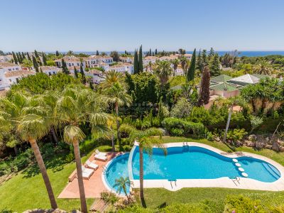 Precioso apartamento con bonitas vistas al mar en la milla de oro de Marbella
