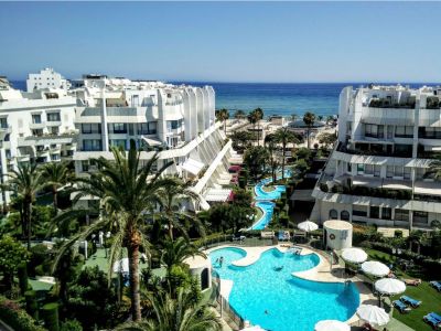 Spectacular triplex penthouse on the second line of the beach in Marbella House, Marbella Center