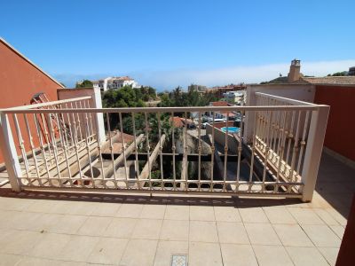 Spacious townhouse with a private garaje in Torreblanca