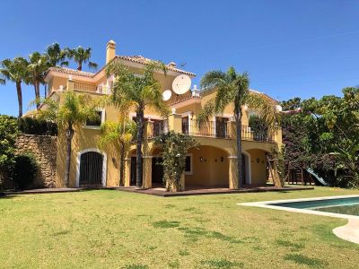 Bonita villa ubicada en la zona de El Paraíso, Estepona.