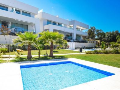 Casa adosada de reciente construcción en la exclusiva urbanización de La Finca en Río Real, Marbella Este
