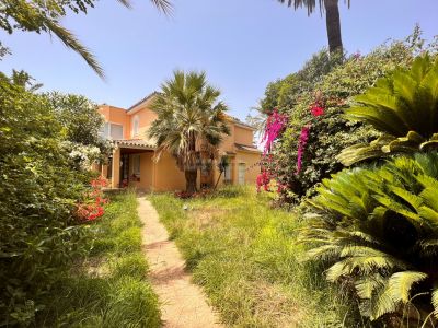 Fantastique et unique opportunité d'acheter une villa dans le quartier exclusif de Los Monteros Playa avec un grand potentiel