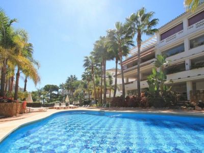 Bonito apartamento de planta baja en Las Cañas, Marbella Milla de Oro