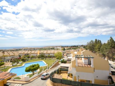 NUEVO!!Extraordinario Adosado en Urbanización cerrada con piscina y jardines comunitarios de tan solo 76 adosados muy tranquila