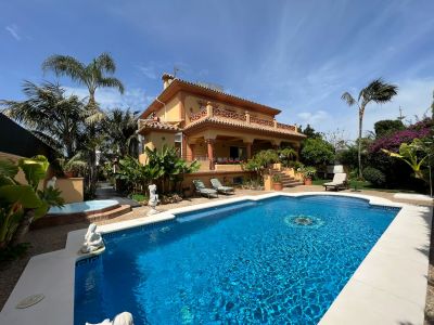 Impressive typical Andalusian style villa with 4 bedrooms and 4 bathrooms in San Pedro de Alcántara, Marbella.