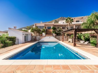 Just reduced! Fantastic classic and Andalusian style villa with stunning views in Valtocado, Mijas