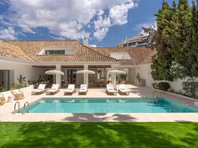 Lujosa villa totalmente renovada para disfrutar de sus vacaciones en Villa Marina, Puerto Banús, Marbella