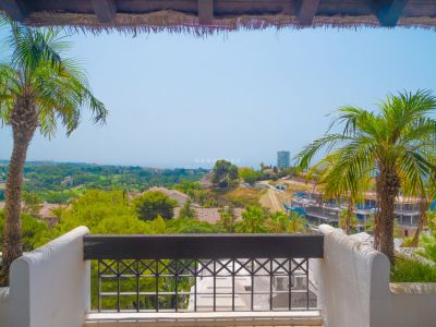 Espectacular ático de tres habitaciones con impresionantes vistas al mar en Río Real, Marbella Este