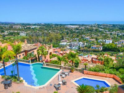 Apartamento totalmente reformado con 3 dormitorios en Los Belvederes, Nueva Andalucía, Marbella