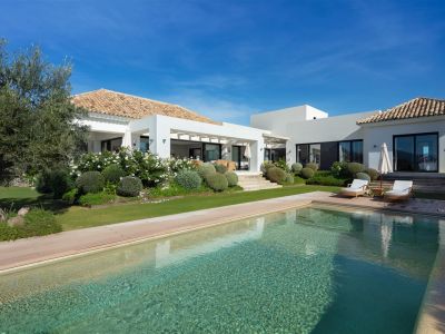 Sublime villa de estilo mediterráneo ubicada en la fantástica zona de Haza del Conde, Nueva Andalucía, Marbella.