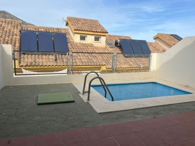 Adosada con piscina privada en Benalmadena