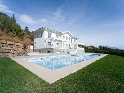 Luxurious villa with incredible views in Marbella Club Golf Resort, Benahavis