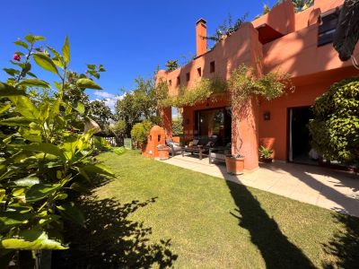 Fabuloso y lujoso chalet pareado en Altos de Puente Romano, Marbella.