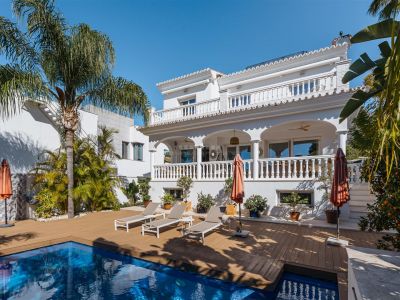 Encantadora villa mediterránea de lujo con piscina y vistas en Nagüeles, Marbella