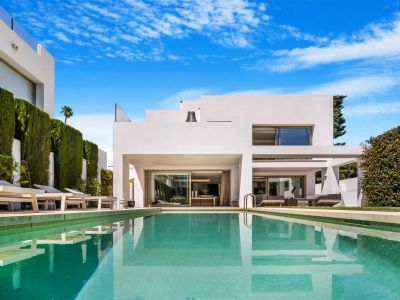 Modern Brand-New Second Line Beach Villa, Walking Distance to Puerto Banus, Marbella Golden Mile