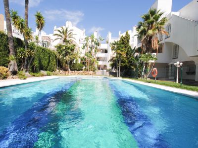 Fantastic south facing duplex penthouse in a beautiful urbanization in the area of ​​Nagüeles, Marbella