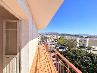 Exclusive and Spacious Apartment with Renovation Potential and Panoramic City Center Views in Salobreña