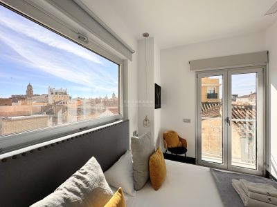 Exclusivo Aparthotel con Servicios de Lujo y Patio Interior en el Corazón de Málaga