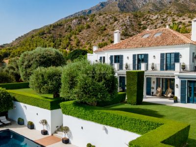 Elegante villa de lujo ubicada en un exclusivo complejo en Marbella Golden Mile, Los Picos