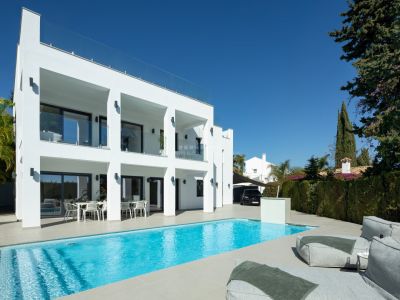 Villa for sale in Nueva Andalucia, Marbella