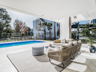 Villa de lujo a estrenar de estilo moderno en El Campanario, Estepona