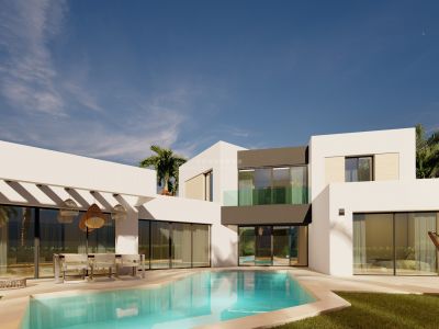 Fantástica villa de obra nueva en primera línea de golf en Azata Golf, Estepona