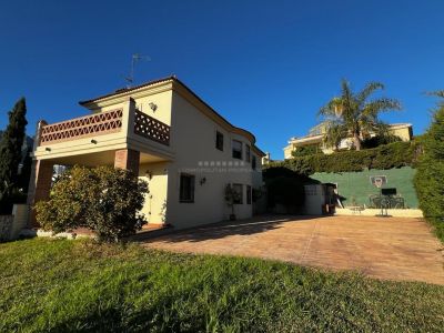 Fantástica villa familiar de estilo rústico con mucho potencial en Huerta del Prado, Marbella
