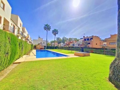 Welcome to this charming Townhouse in an exceptional location, just 200 meters from the beach