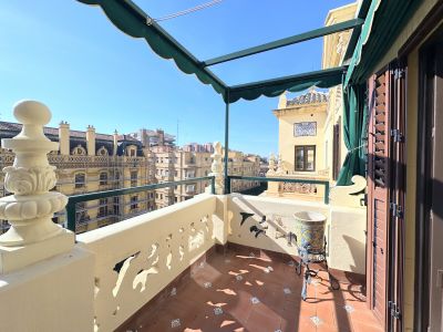 Élégance Française et Vues Panoramiques au Cœur de Malagueta, Malaga