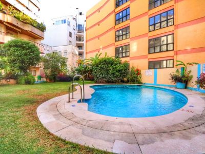 Wonderful two-bedroom apartment in the center of Marbella, with a pool and a few meters from the beach.