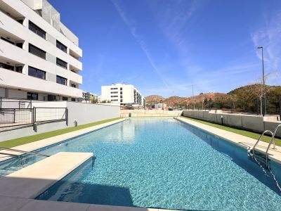 Spacious apartment with terrace and parking at the foot of Teatinos
