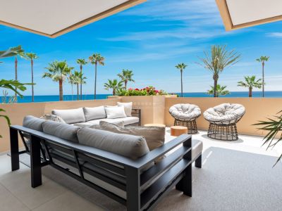 Apartamento increíblemente especial en primera línea de playa con orientación suroeste y vistas al mar, Nueva Milla de Oro, Estepona