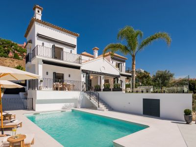 Villa de lujo de 5 dormitorios con impresionantes vistas panorámicas se ofrece a la venta en Monte Halcones, Benahavís