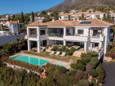 Impresionante villa reformada, ubicada en la prestigiosa zona de Sierra Blanca en Marbella.