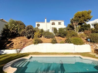 Fantastic villa to renovate with incredible sea views in El Rosario, Marbella East