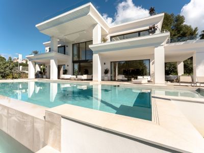 Stunning modern and private villa, located in the prestigious area of the Golden Mile with breathtaking sea views