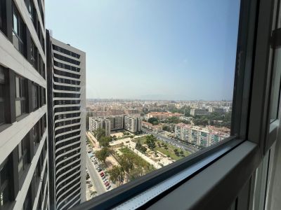 ¡Oportunidad única de vivir en el edificio residencial más alto de Andalucía!