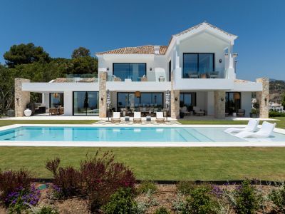 Stunning new-build villa with amazing views in El Herrojo, Benahavis