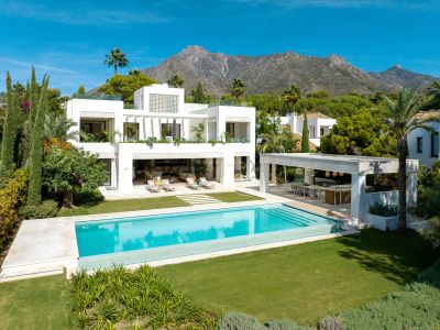 Spectacular and unique villa in a privileged location in Altos Reales, Marbella Golden Mile