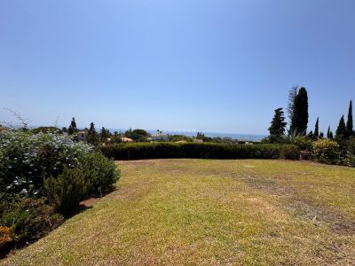 Encantadora villa con impresionantes vistas al mar Mediterráneo en El Rosario, Marbella Este