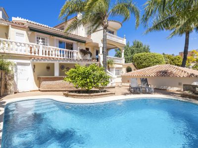 Villa de estilo tradicional, con mucho encanto y gran potencial en Nueva Andalucía, Marbella