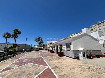 Semi-detached house with great potential and a lot of charm on the first line of the La Bajadilla Fishing Port, Marbella Center