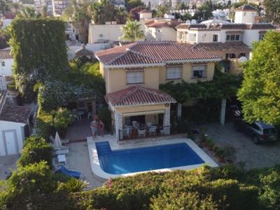 Villa independiente a unos pasos del puerto de Benalmadena