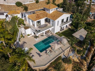 Villa moderna con decoración de inspiración escandinava con impresionantes vistas al Mediterráneo en El Rosario, Marbella Este