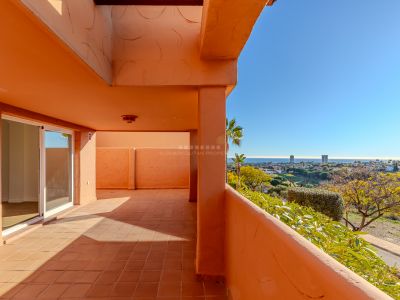 Fantástico apartamento para alquiler con fantásticas vistas al mar en Elviria, Marbella Este