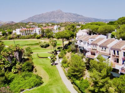 Spacious renovated frontline golf townhouse in Las Encinas, La Quinta, Benahavis