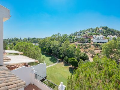 Spacious frontline golf townhouse in Las Encinas, La Quinta, Benahavis